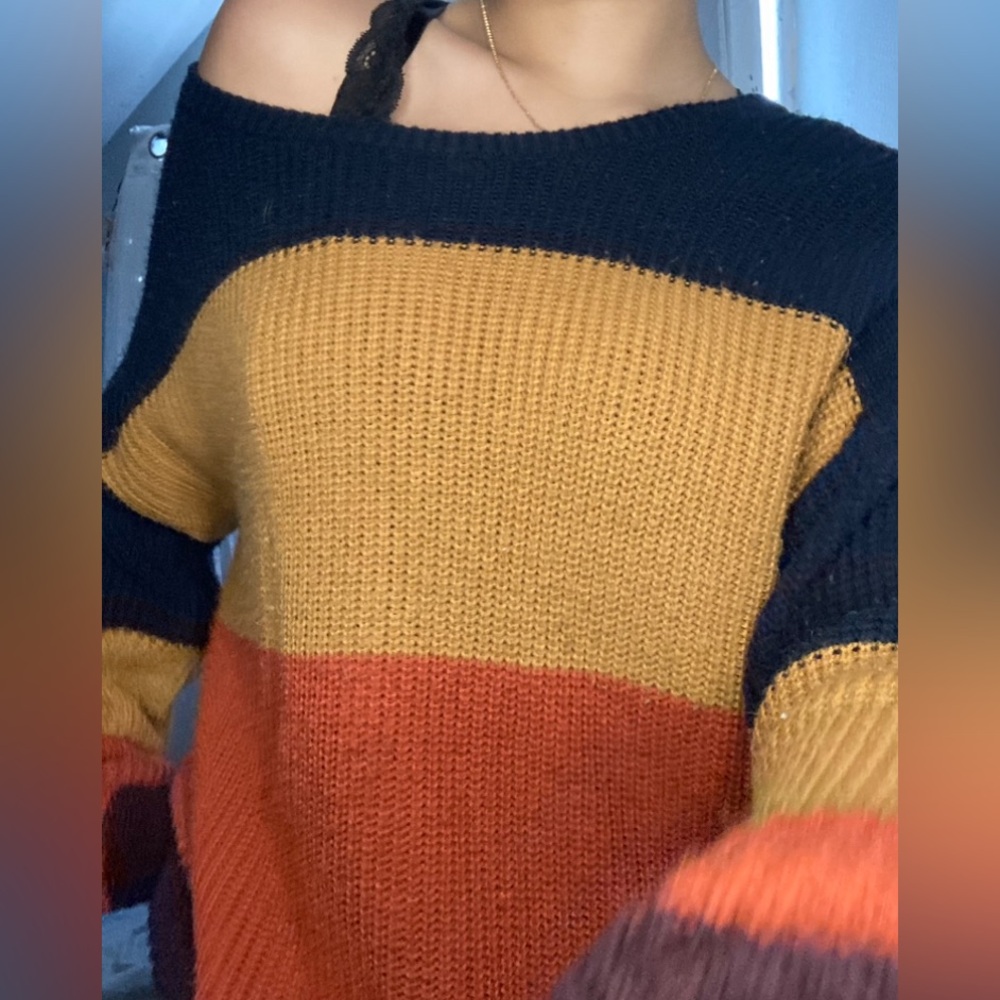 - Allie and Rob sweater 🧡💙❤️
-Medium 
-oversized 
-excellent condition